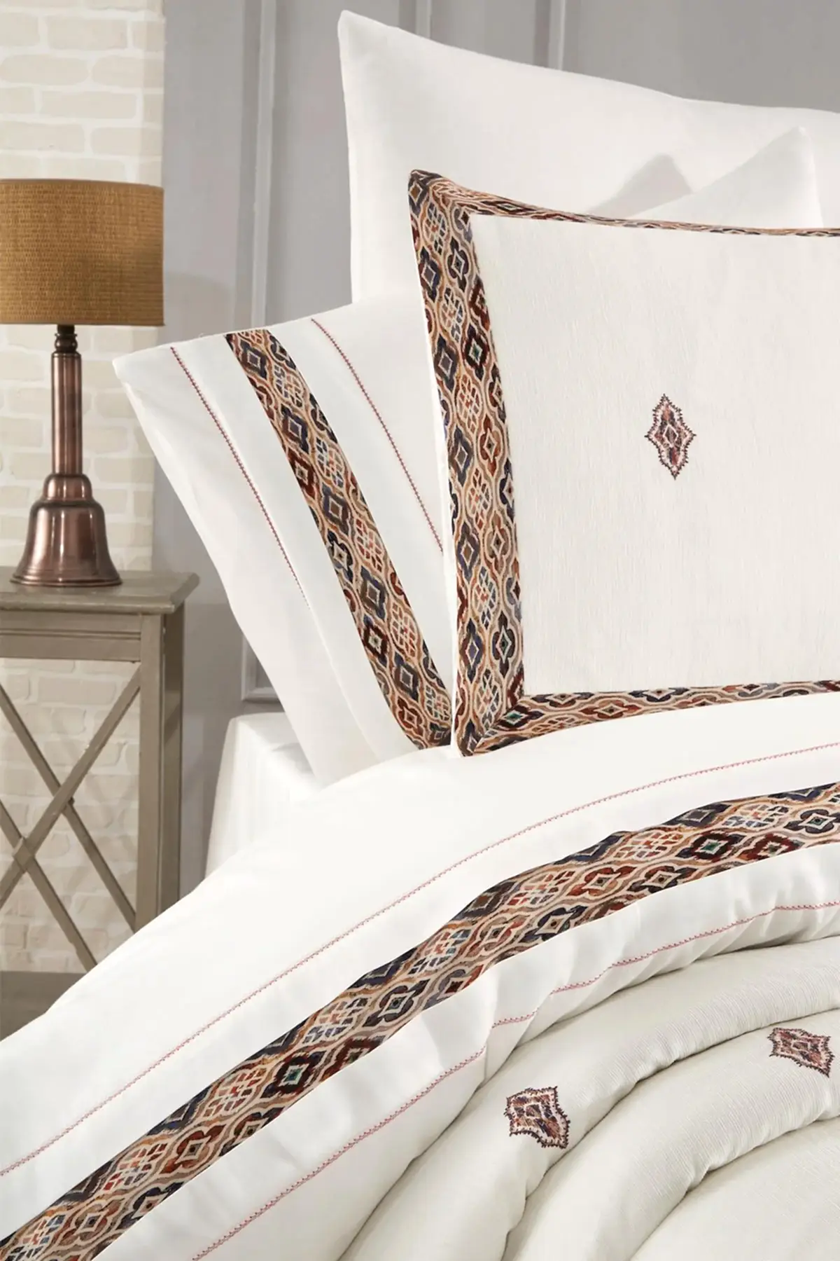 Arden Etnik Desenli Çift Kişilik 9 Parça Nevresim + Pike Set