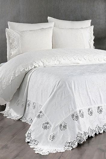 Astena Çiçek İşlemeli Çift Kişilik 7 Parça Nevresim + Pike Set