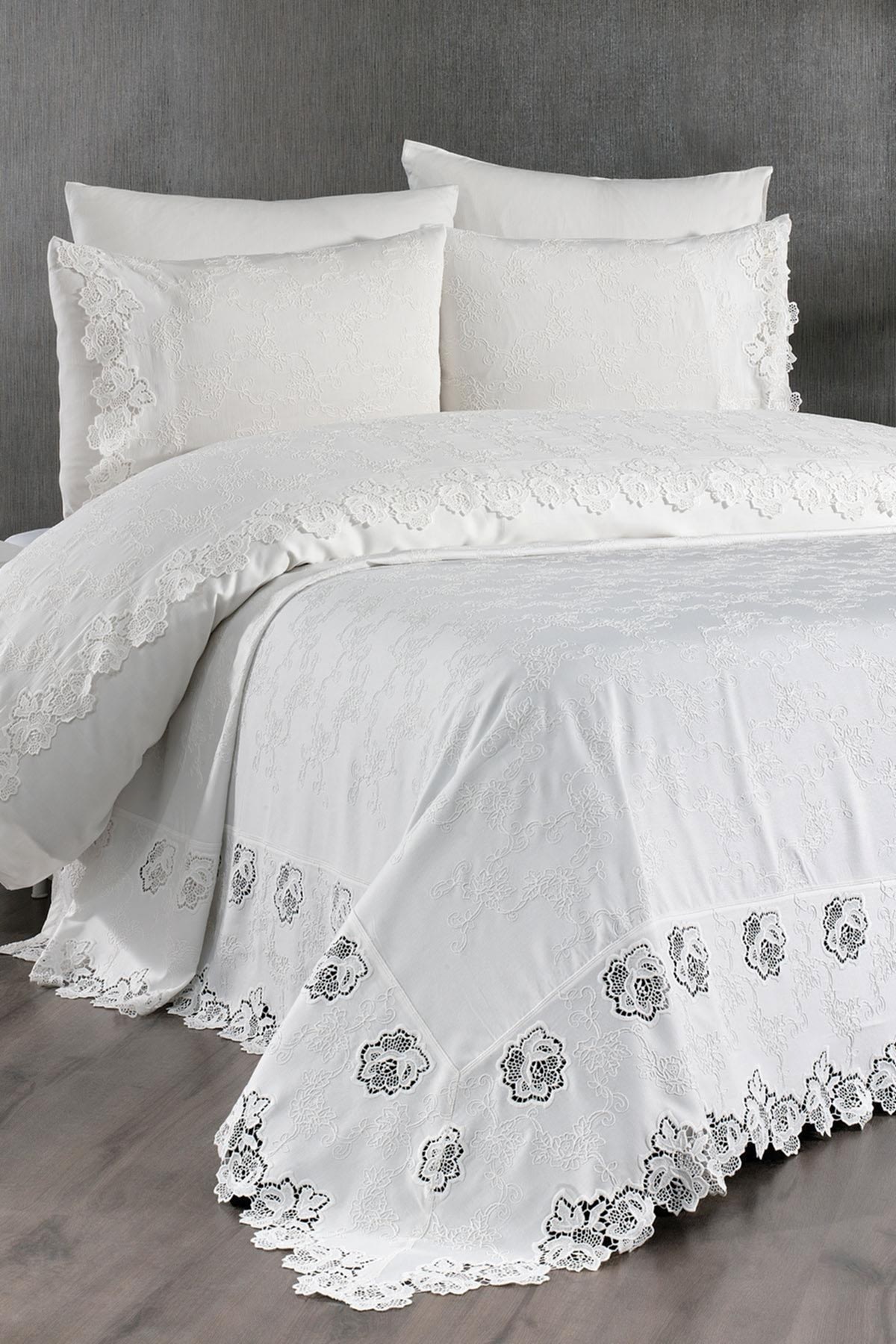Astena Çiçek İşlemeli Çift Kişilik 7 Parça Nevresim + Pike Set