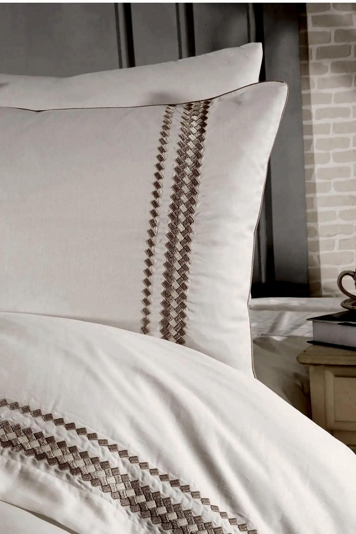 Benita Balıksırtı Nakışlı Pamuk Saten Super King Size 6 Parça Nevresim Takımı