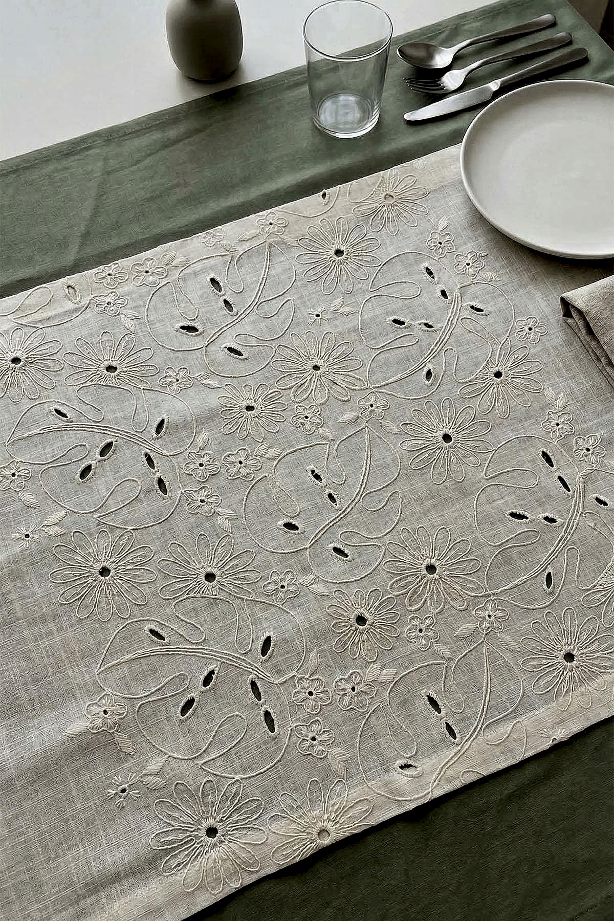 Britain İşlemeli Leke Tutmaz Dertsiz Runner (40 x 120 cm)