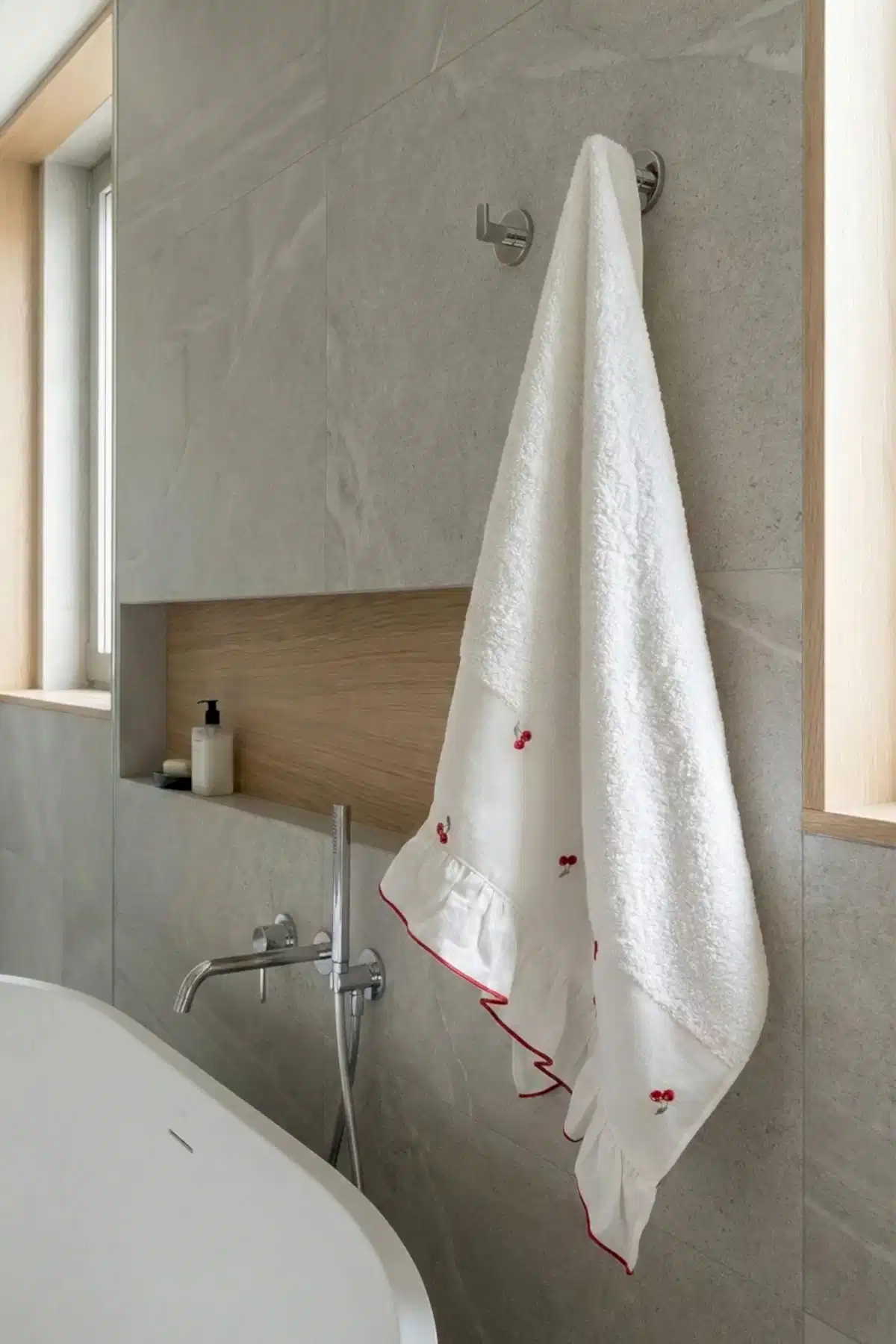 Cherry Kiraz Nakışlı Yüz Havlusu (50 x 90 cm)