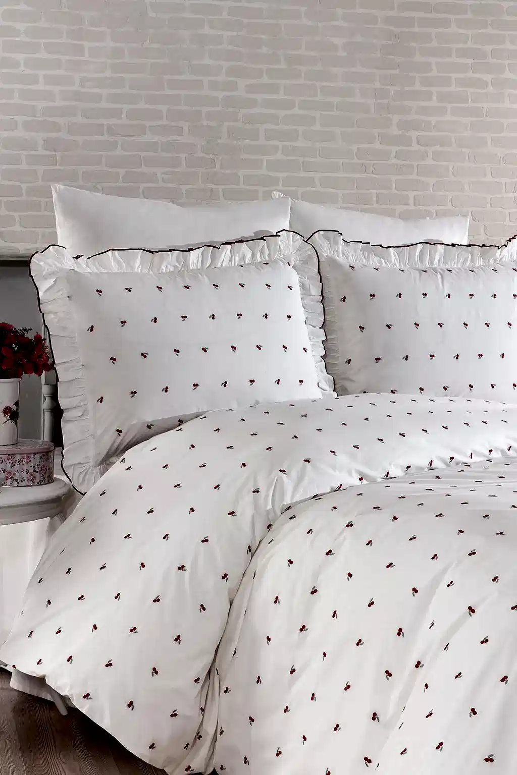 Cherry Kiraz Nakışlı %100 Pamuk Çift Kişilik 6 Parça Nevresim Takımı
