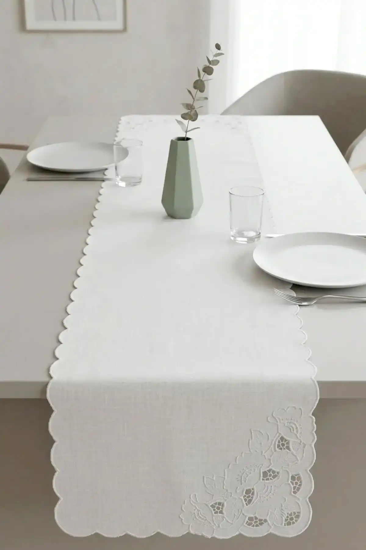 Delik İşi İşlemeli Leke Tutmaz Dertsiz Runner (40 x 130 cm)
