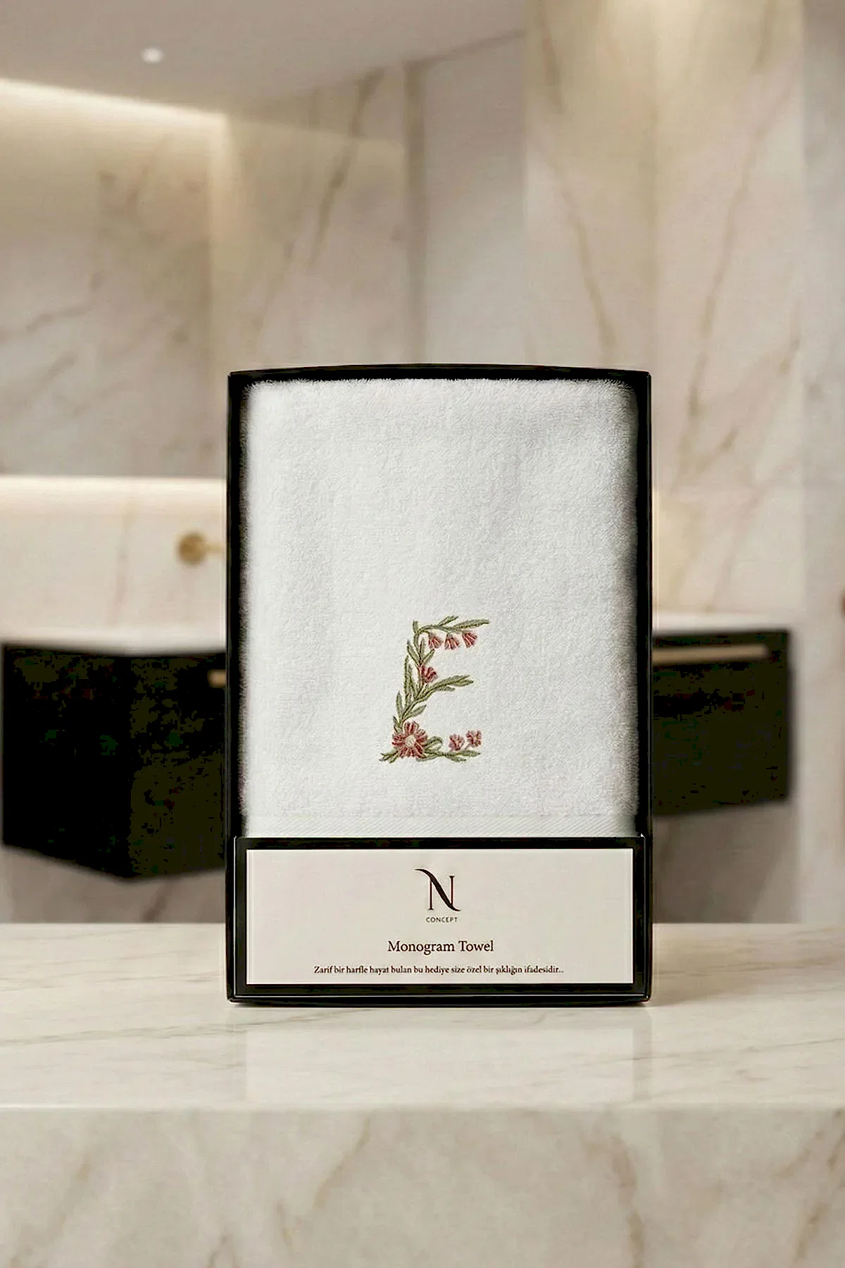 Monogram Harf Nakışlı Bambu Yüz Havlusu (50 x 90 cm)