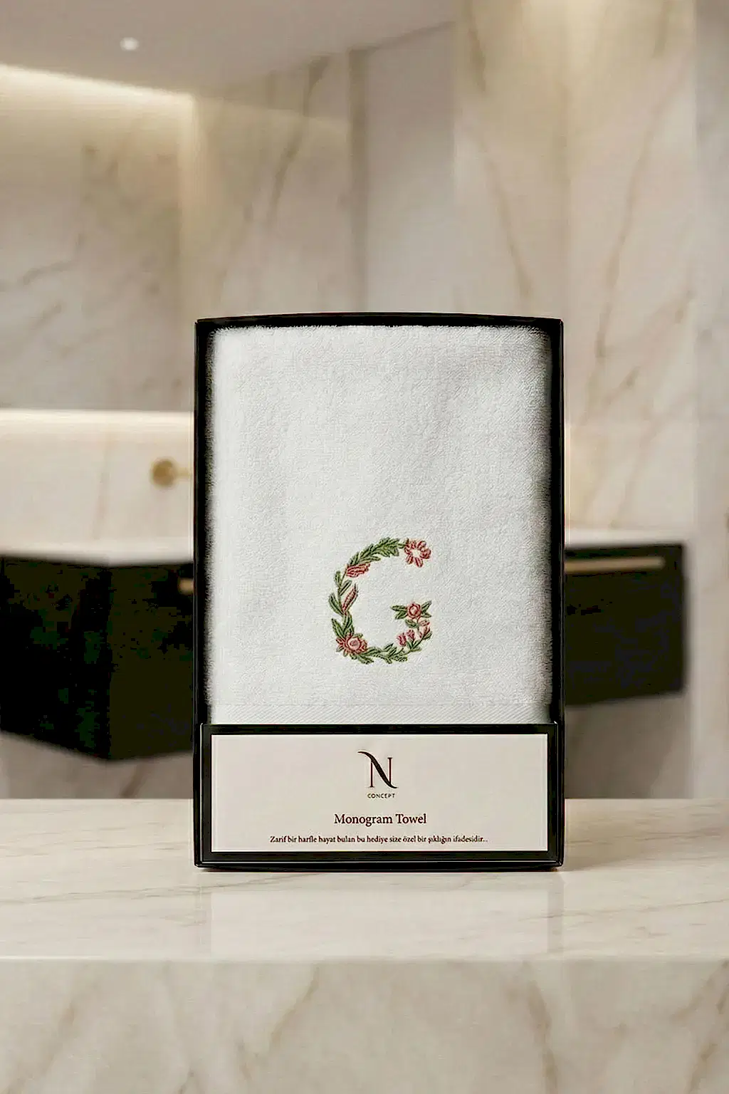 Monogram Harf Nakışlı Bambu Yüz Havlusu (50 x 90 cm)