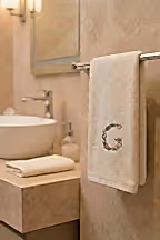 Monogram Harf Nakışlı Bambu Yüz Havlusu (50 x 90 cm)