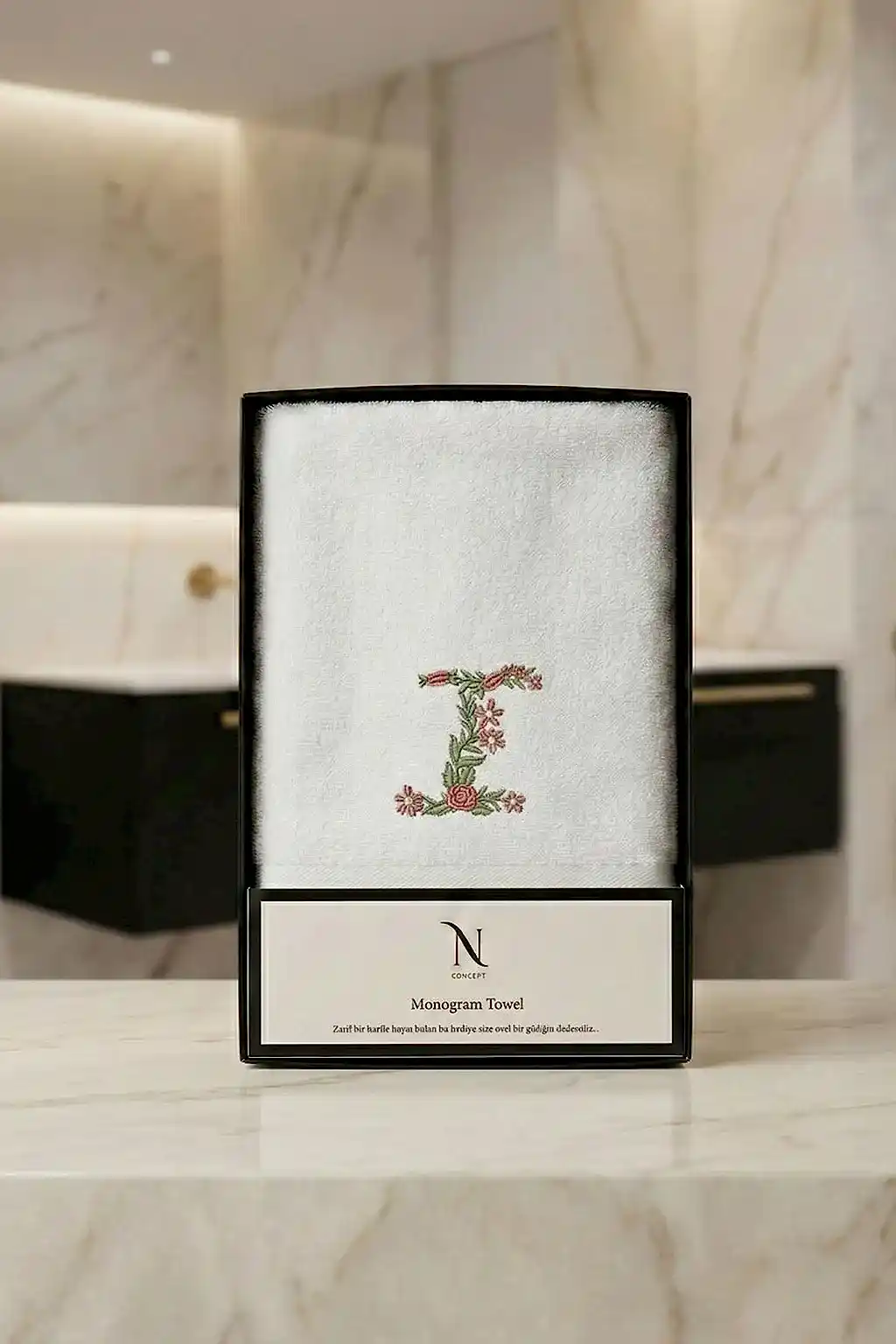 Monogram Harf Nakışlı Bambu Yüz Havlusu (50 x 90 cm)