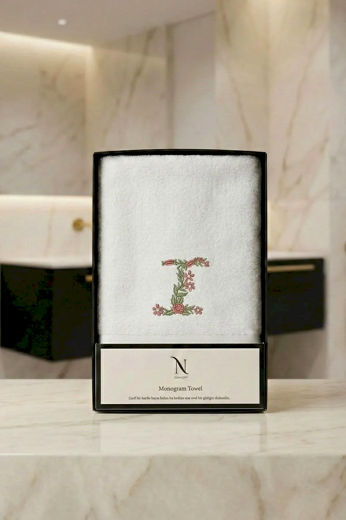 Monogram Harf Nakışlı Bambu Yüz Havlusu (50 x 90 cm)