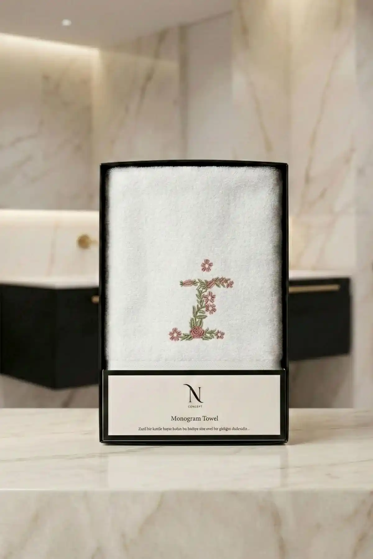 Monogram Harf Nakışlı Bambu Yüz Havlusu (50 x 90 cm)