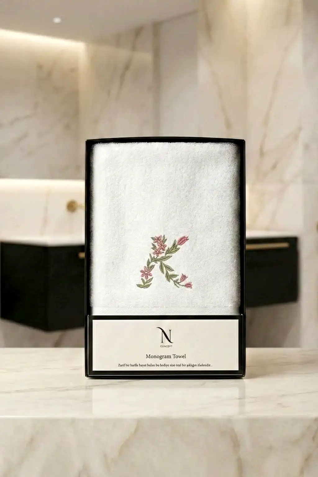 Monogram Harf Nakışlı Bambu Yüz Havlusu (50 x 90 cm)