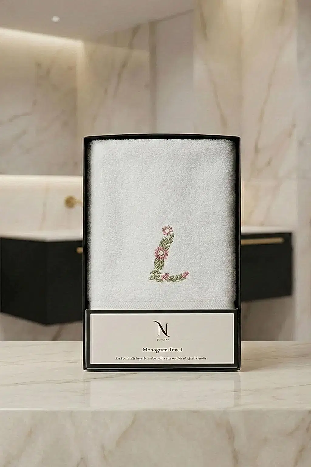 Monogram Harf Nakışlı Bambu Yüz Havlusu (50 x 90 cm)