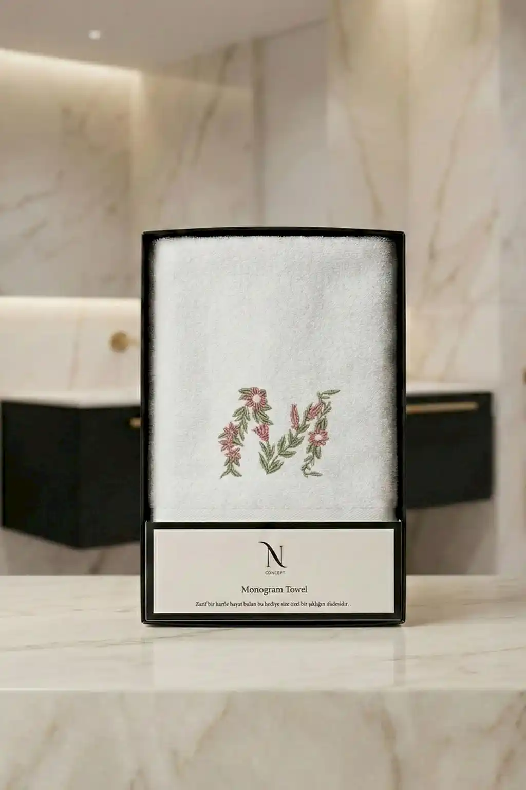 Monogram Harf Nakışlı Bambu Yüz Havlusu (50 x 90 cm)
