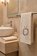 Monogram Harf Nakışlı Bambu Yüz Havlusu (50 x 90 cm)