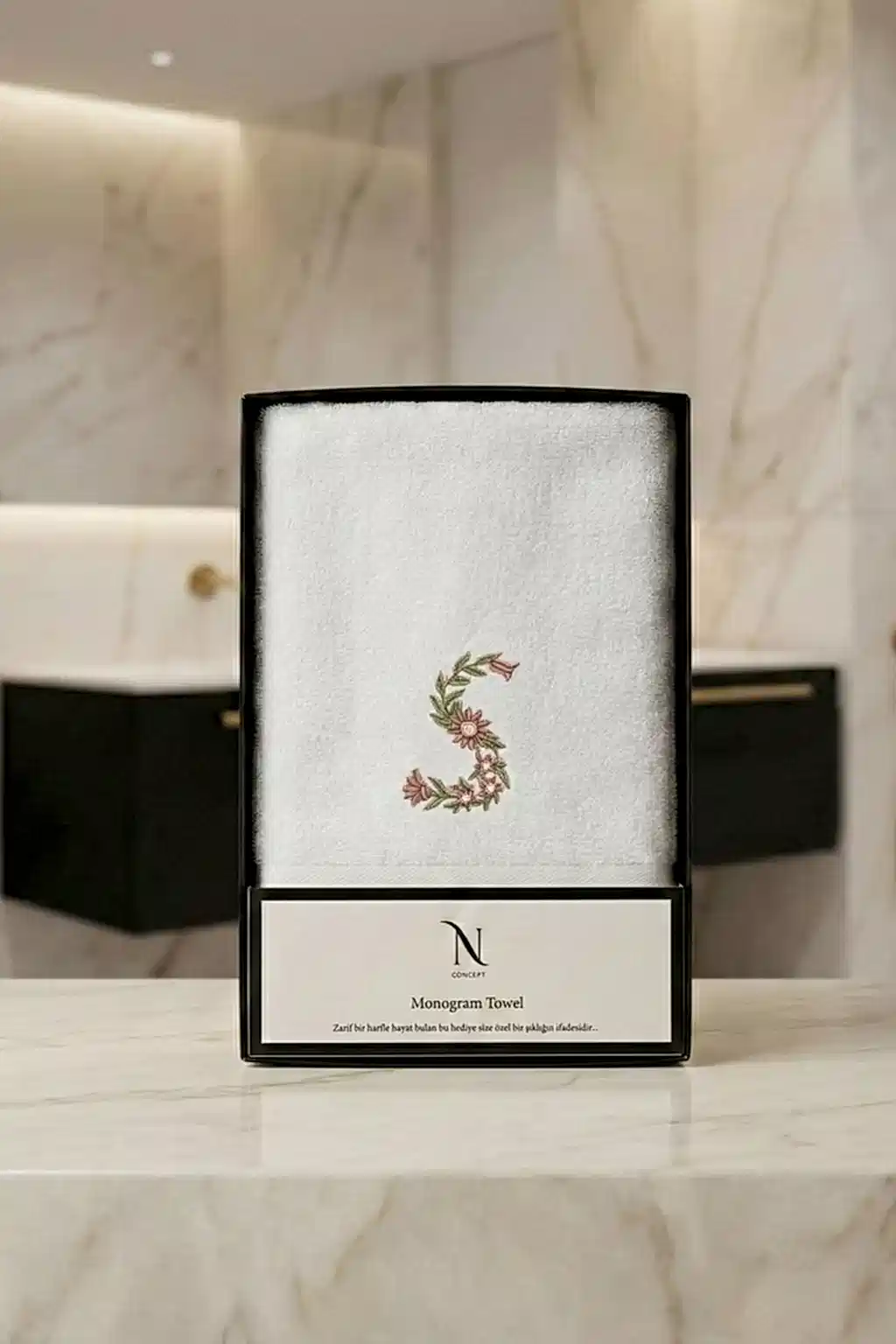 Monogram Harf Nakışlı Bambu Yüz Havlusu (50 x 90 cm)