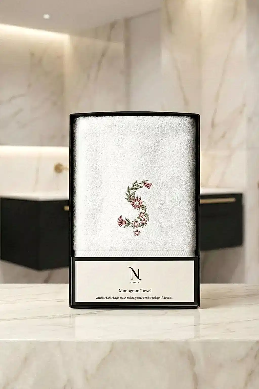 Monogram Harf Nakışlı Bambu Yüz Havlusu (50 x 90 cm)