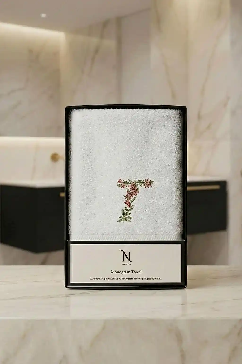 Monogram Harf Nakışlı Bambu Yüz Havlusu (50 x 90 cm)