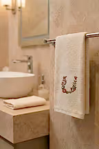 Monogram Harf Nakışlı Bambu Yüz Havlusu (50 x 90 cm)