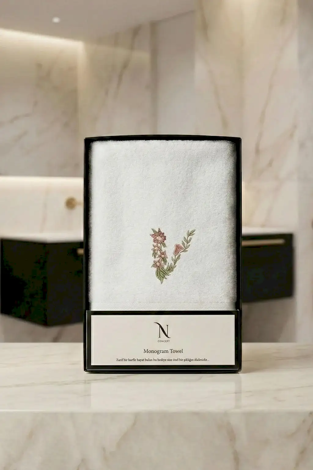 Monogram Harf Nakışlı Bambu Yüz Havlusu (50 x 90 cm)