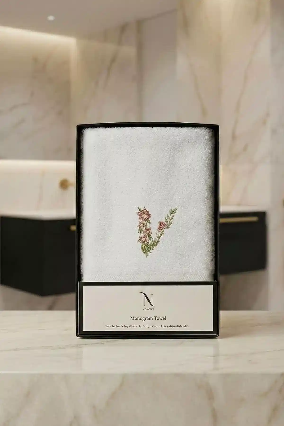 Monogram Harf Nakışlı Bambu Yüz Havlusu (50 x 90 cm)