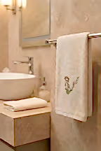 Monogram Harf Nakışlı Bambu Yüz Havlusu (50 x 90 cm)