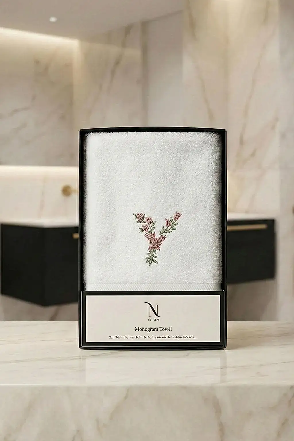 Monogram Harf Nakışlı Bambu Yüz Havlusu (50 x 90 cm)