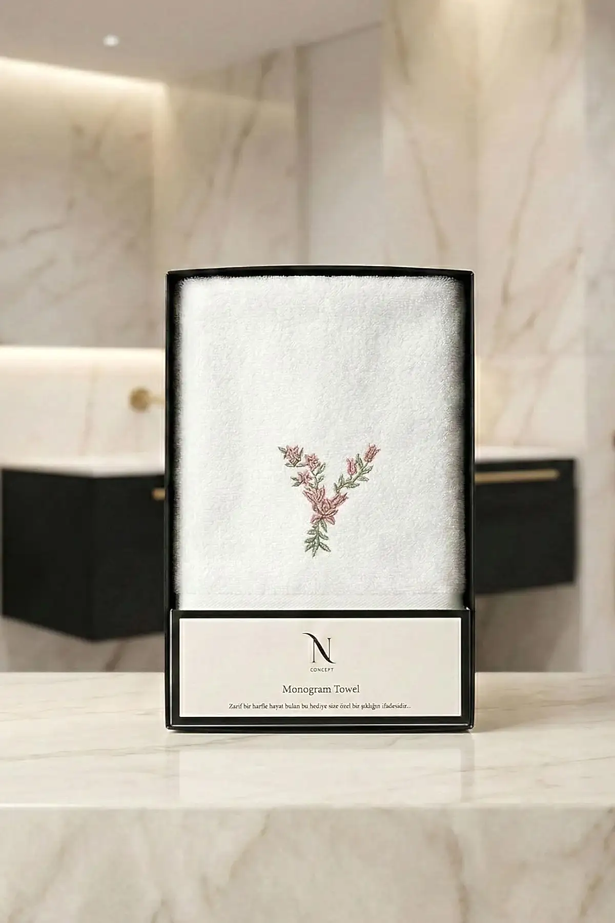 Monogram Harf Nakışlı Bambu Yüz Havlusu (50 x 90 cm)