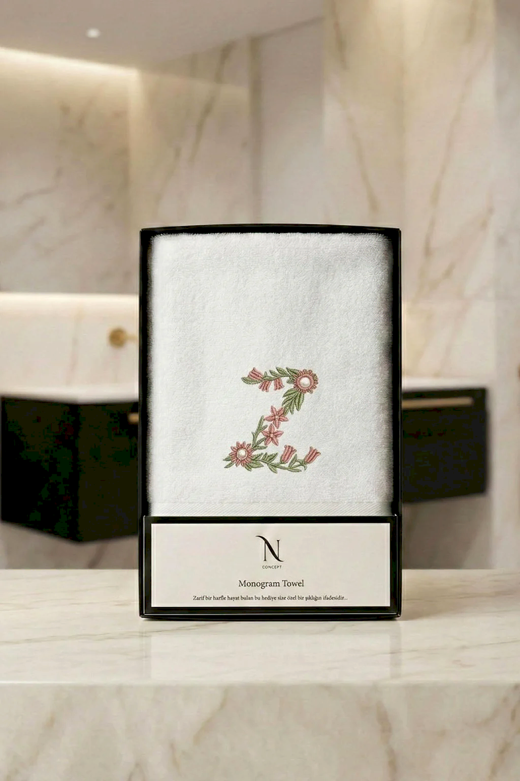 Monogram Harf Nakışlı Bambu Yüz Havlusu (50 x 90 cm)