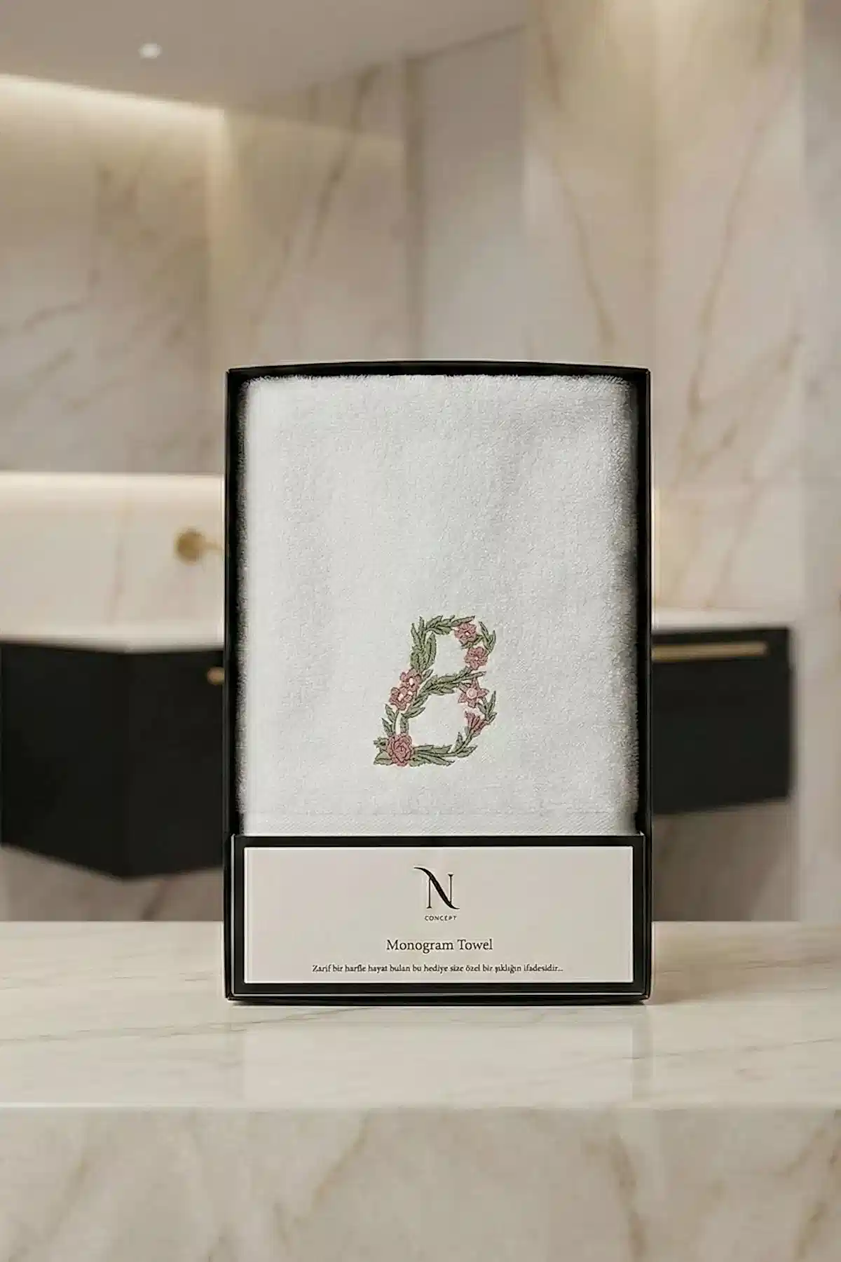 Monogram Harf Nakışlı Bambu Yüz Havlusu (50 x 90 cm)