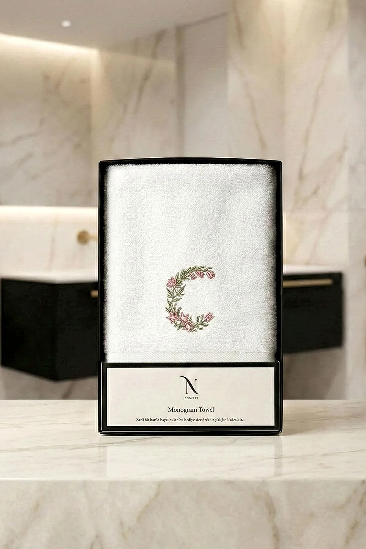 Monogram Harf Nakışlı Bambu Yüz Havlusu (50 x 90 cm)
