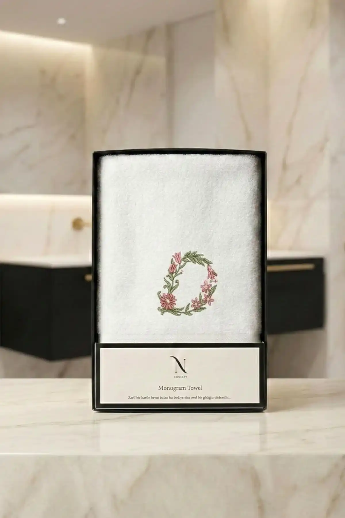 Monogram Harf Nakışlı Bambu Yüz Havlusu (50 x 90 cm)