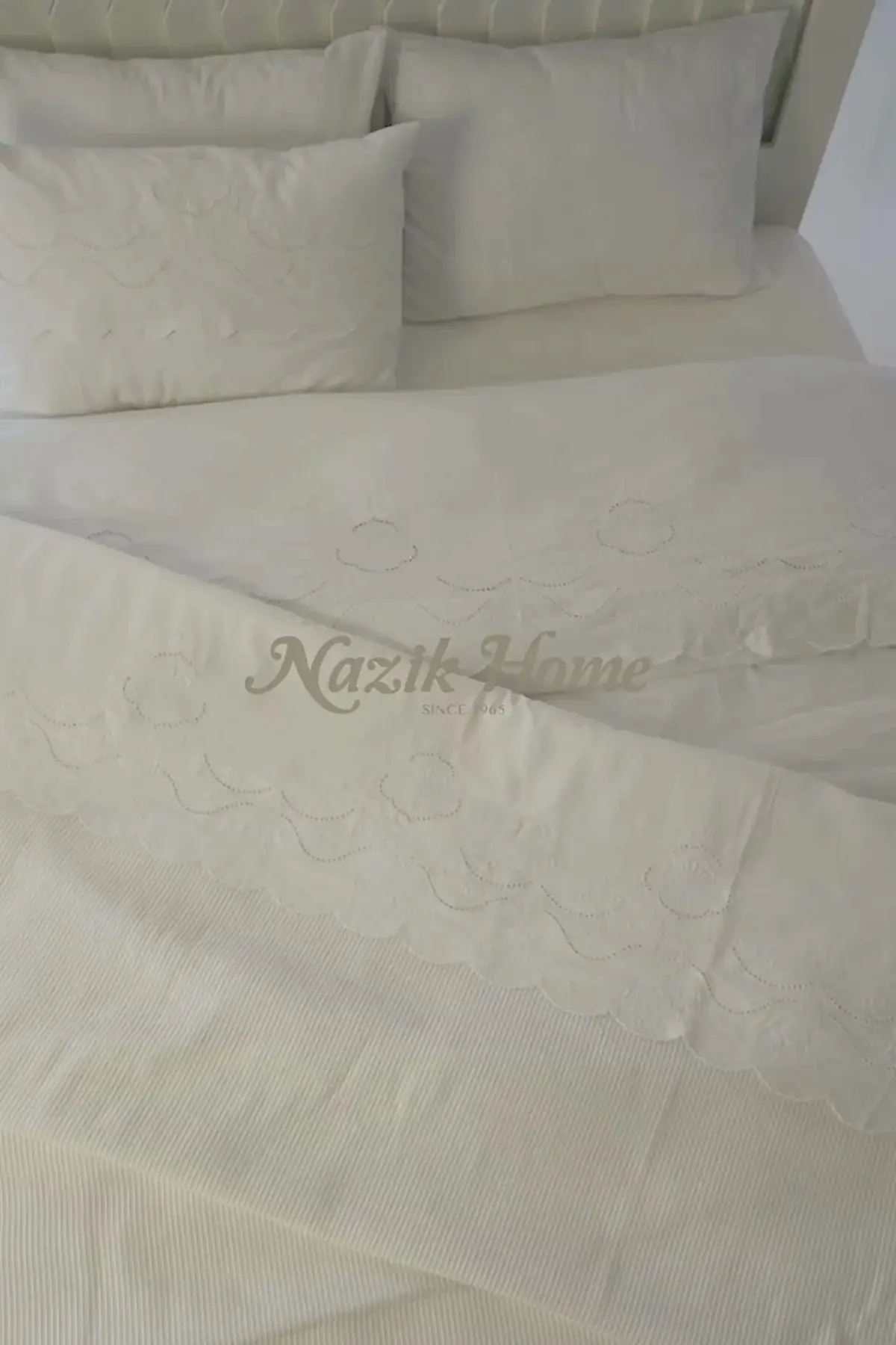 Hanzade Çiçek İşlemeli Çift Kişilik 7 Parça Nevresim + Pike Set