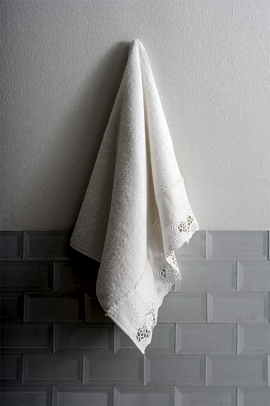 Puerta Çiçek İşlemeli Yüz Havlusu (50 x 90 cm)