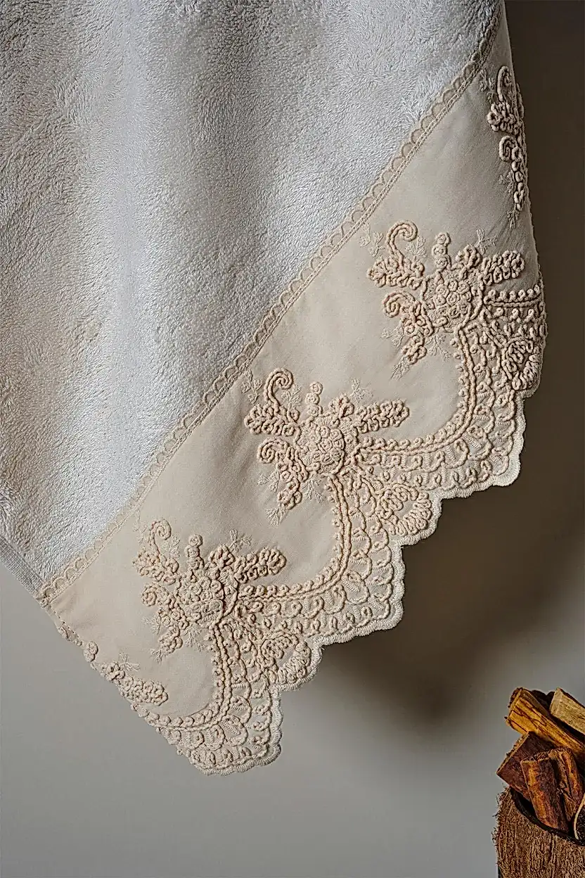 Tual İşlemeli Yüz Havlusu (50 x 90 cm)